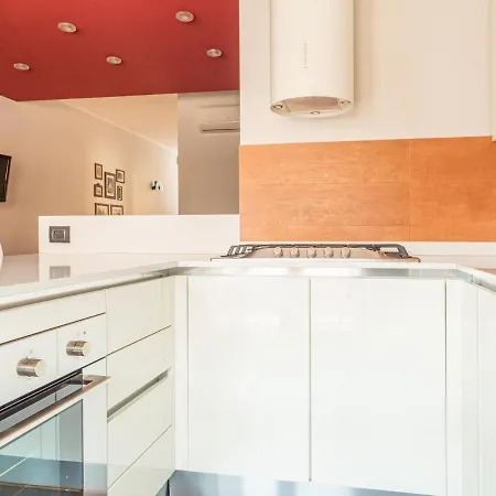 The Rent - Three-bedroom In Acquabella شقة