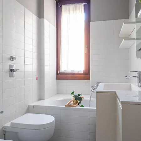 The Rent - Three-bedroom In Acquabella ميلان